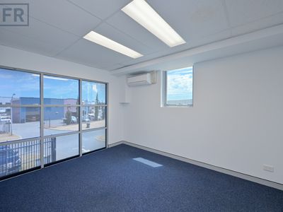 1 / 84 Barberry Way, Bibra Lake