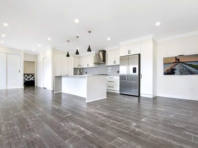 15 Loch Lomond Ave, Farmborough Heights