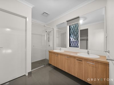 12 Patera Grove, Fraser Rise