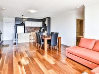 20701 / 11 Beesley Street, West End