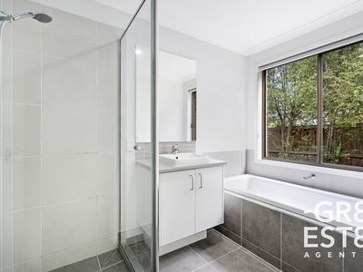 43 RANFURLIE BOULEVARD, Cranbourne West