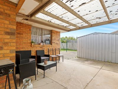 14 St Lawrence Close, Werribee