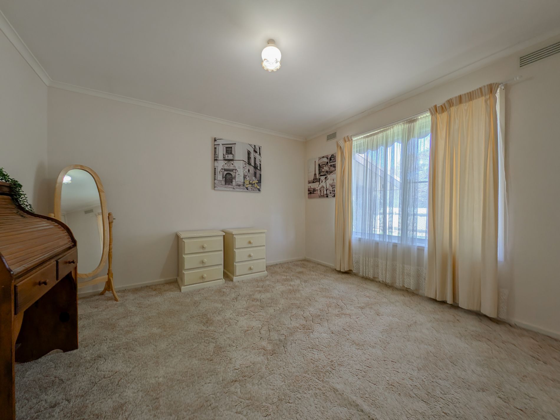 1947 Murray Valley Highway, Lake Charm