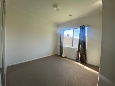 6 Trevor Crescent, Truganina