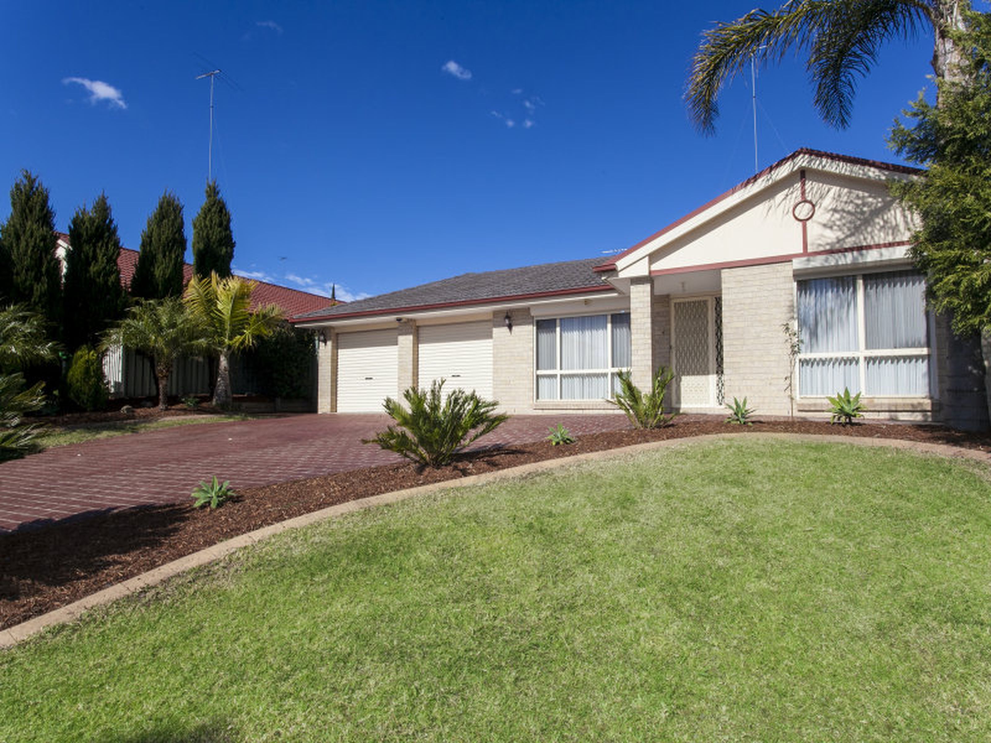 8 Laguna Drive, GLENMORE PARK