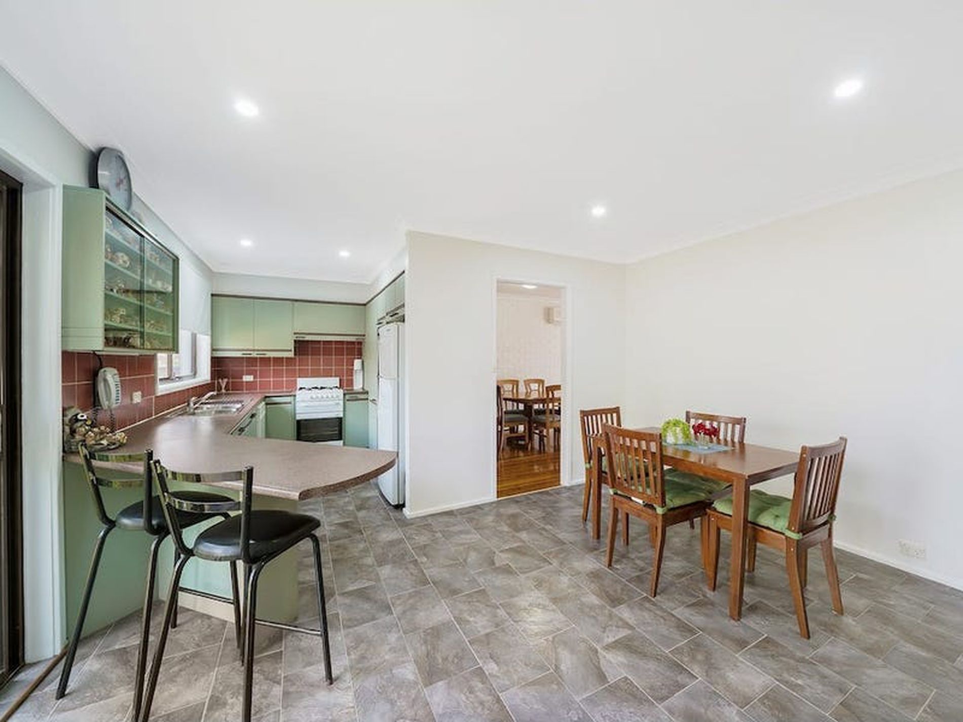 9 Dredge Avenue, Moorebank