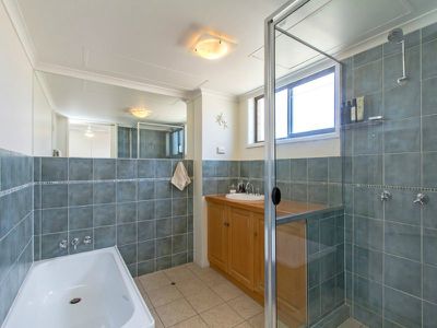 6  250 Marine Parade, Labrador