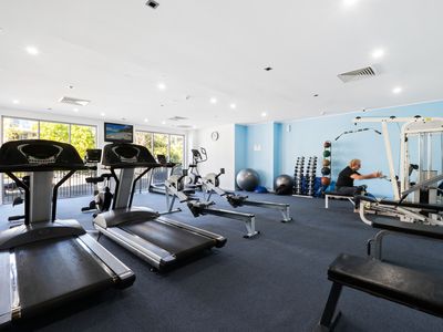 513 / 66 Sickle Avenue, Hope Island