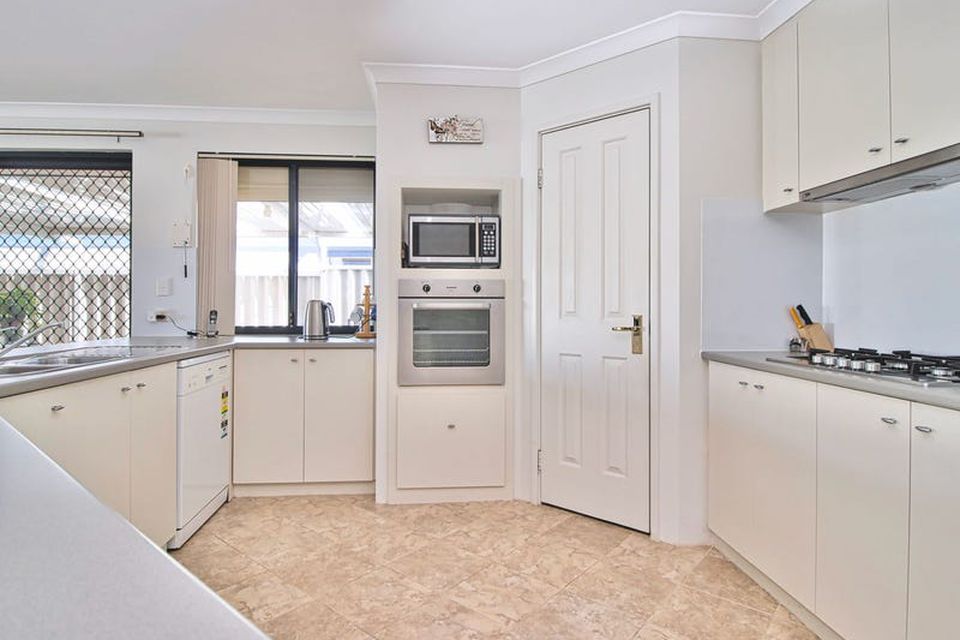 17 Amity Circuit , Shoalwater