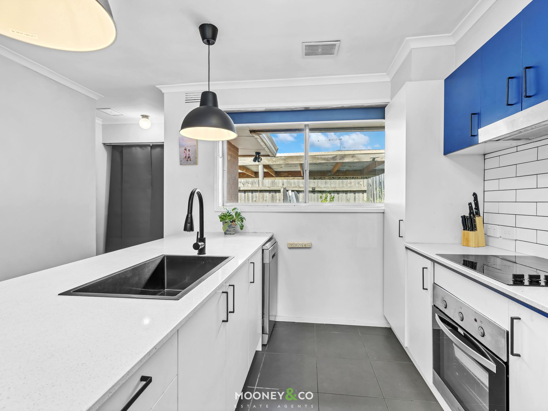 2 / 8 McLaren Avenue, Cranbourne