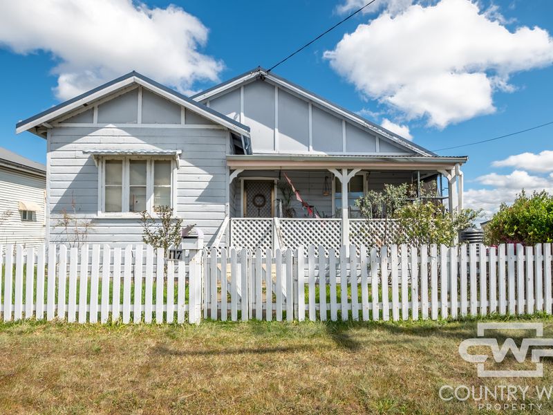 117 Moore Street, Emmaville