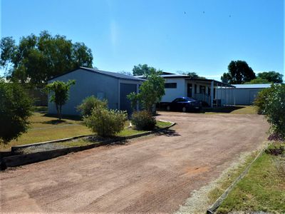 6 Robin Road, Longreach