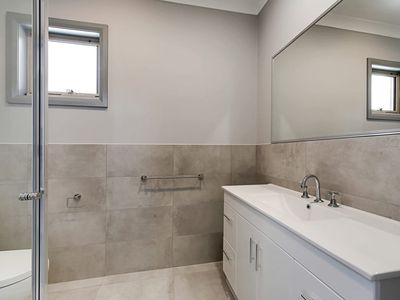 2 / 18 Duke Street, Werribee