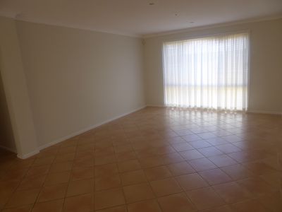 6 Hallen Place, West Hoxton