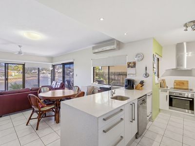 1 / 27 Pangarinda Place, Mooloolaba