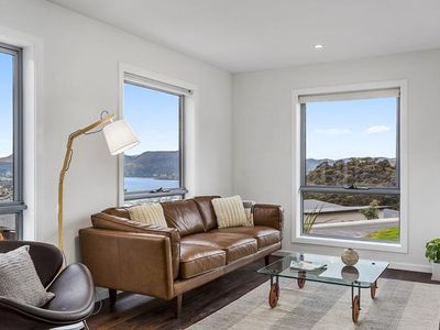 Unit 1 / 36 Wallcrest Road, Berriedale