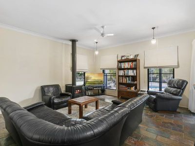 8 Jaggers Court, Tinbeerwah