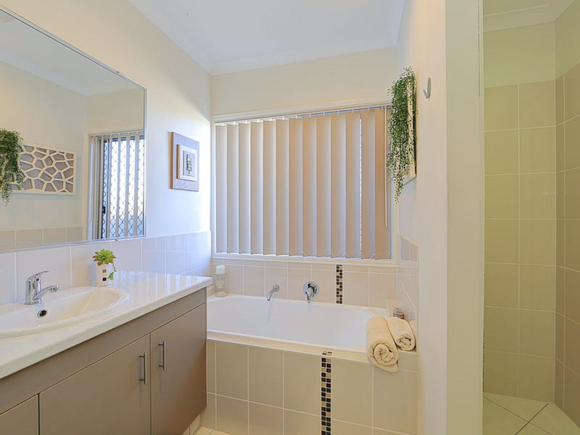 12 Honeyeater Ct, Woodgate