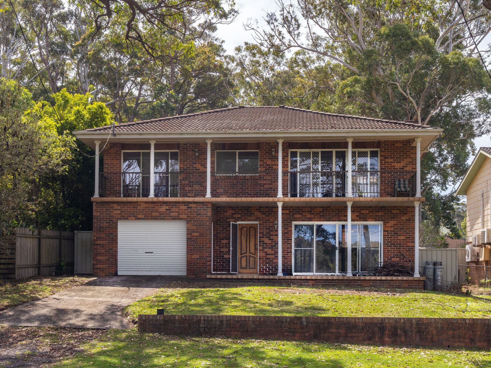 118 Sunset Strip, Manyana