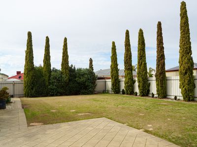 16 Burnett Street, Horsham