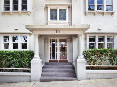 2 / 10 Allens Pde, Bondi Junction