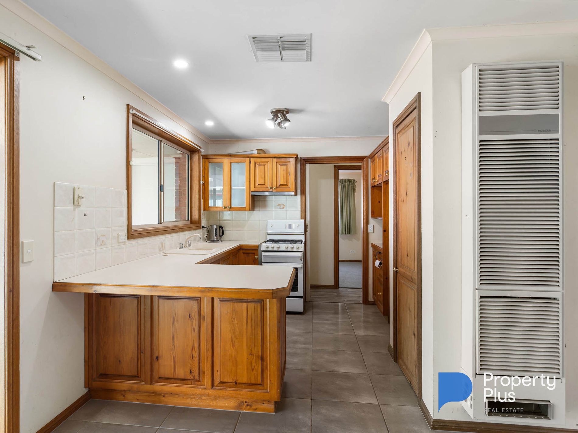 6 Peake Court, Ascot