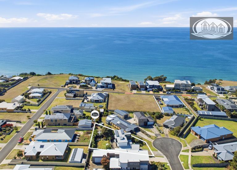 8 Aquarius Court, Portland North