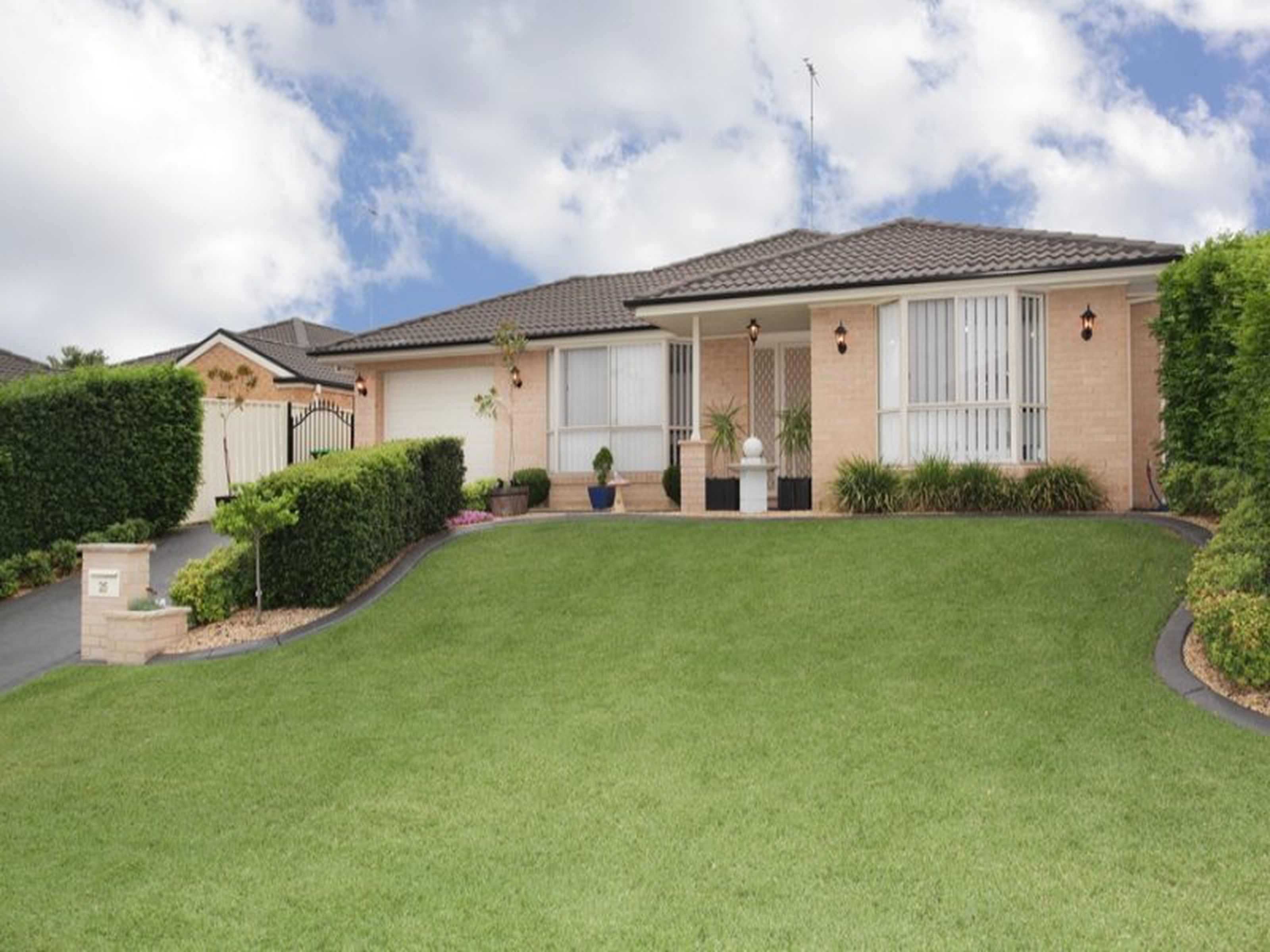 25 Dara Crescent, GLENMORE PARK