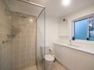 46 Sunset Strip, Manyana