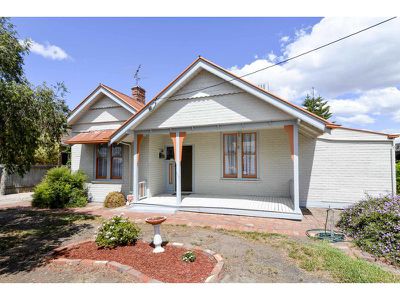 4 Lynott Street, Horsham