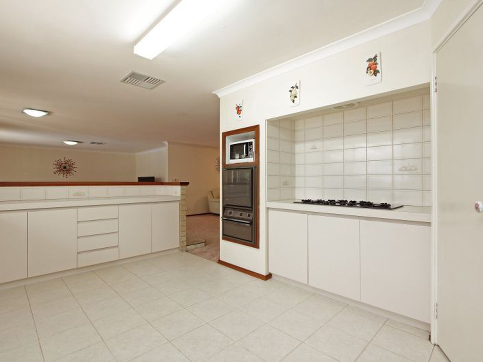 2 Klein Court, Winthrop