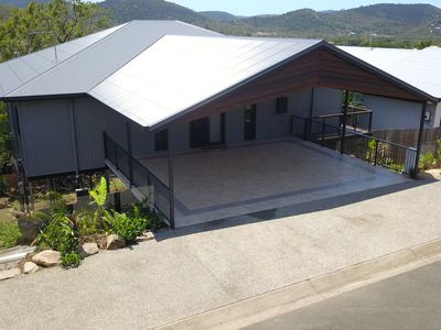 22 Whitehaven Cres, Cannonvale