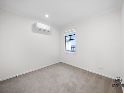8 Pamir Circuit, Clyde North