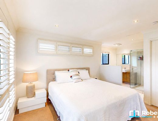 Immaculate Home with Side Access & Short Walk to Town image 11