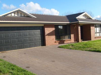 17 Lancaster Park Place, Dubbo