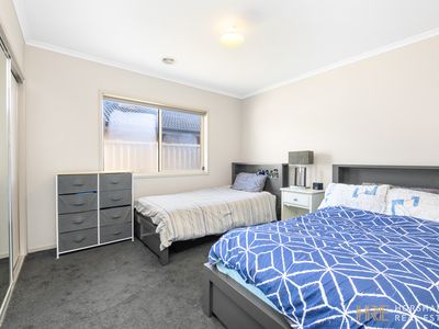 16 Waterlink Esplanade, Horsham