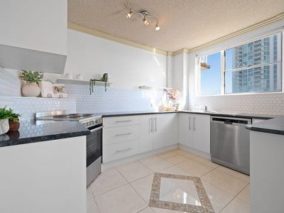 21 / 72 Marine Parade, Southport