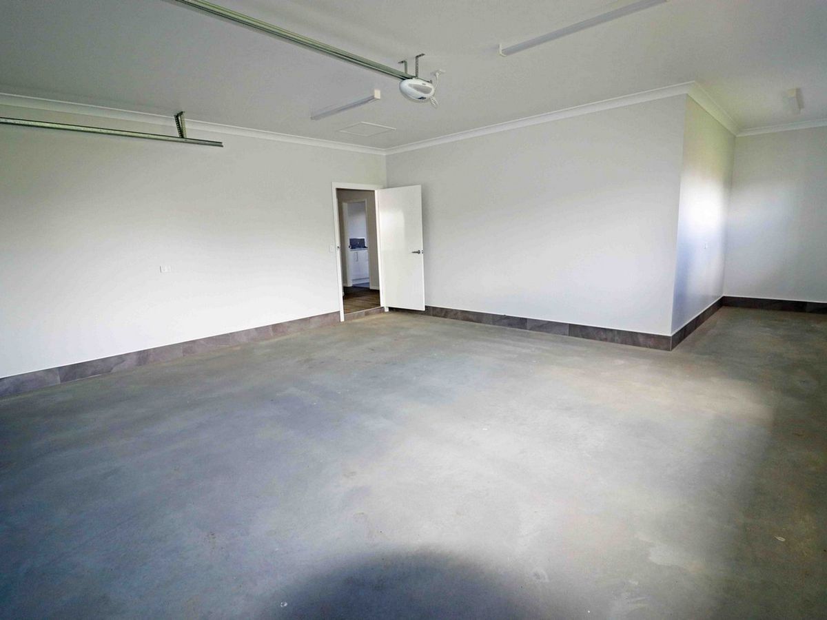 1 / 4 Canopus Circ, Atherton