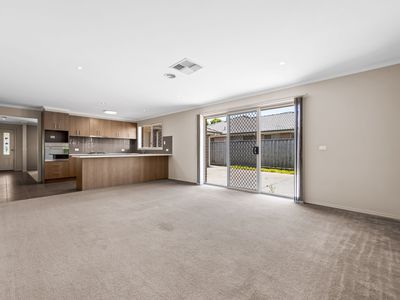 4 Dan Morgan Drive, Cranbourne East