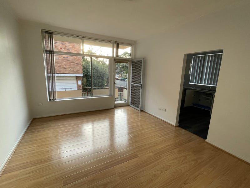 1 / 120 The Crescent, Homebush West