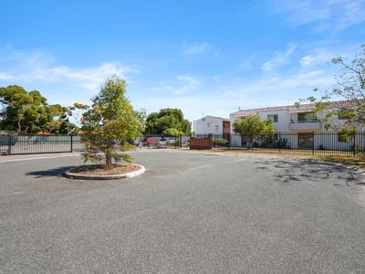 2 / 15 Corvus Place, Rockingham