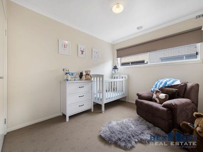 5 Fieldstone Crescent, Cranbourne North