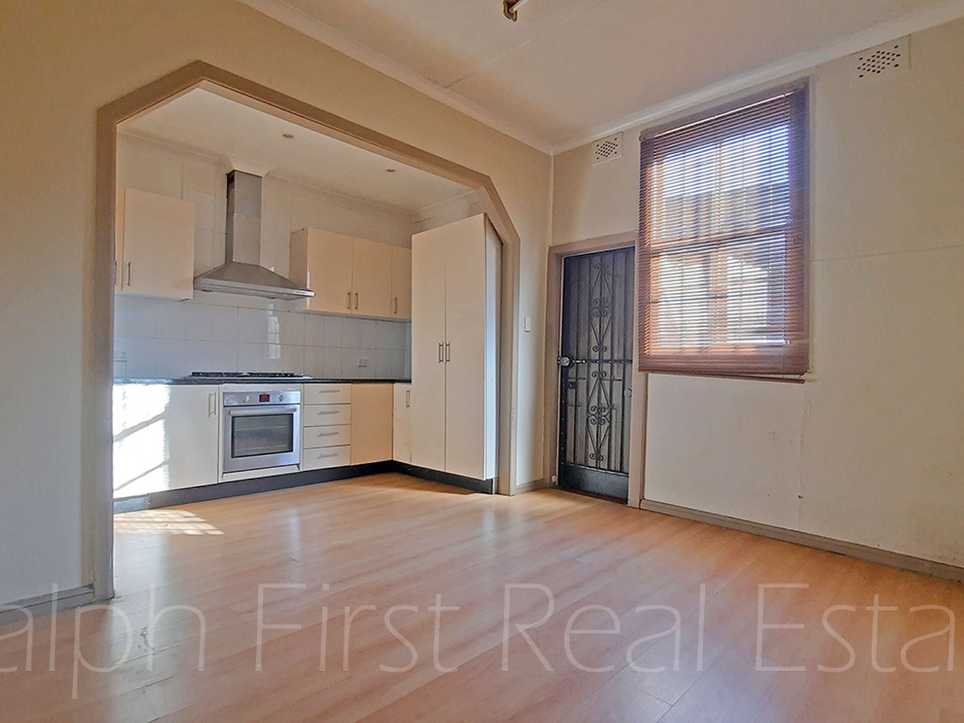 32 Leylands Parade, Belmore