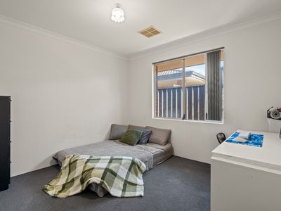 2 Stenton Gardens, Kinross