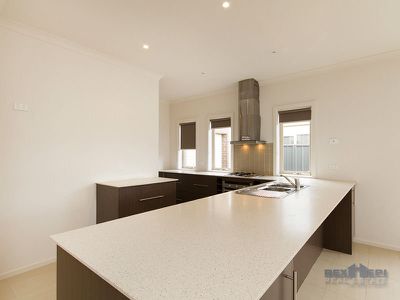 2 Aldous Place, Cranbourne North