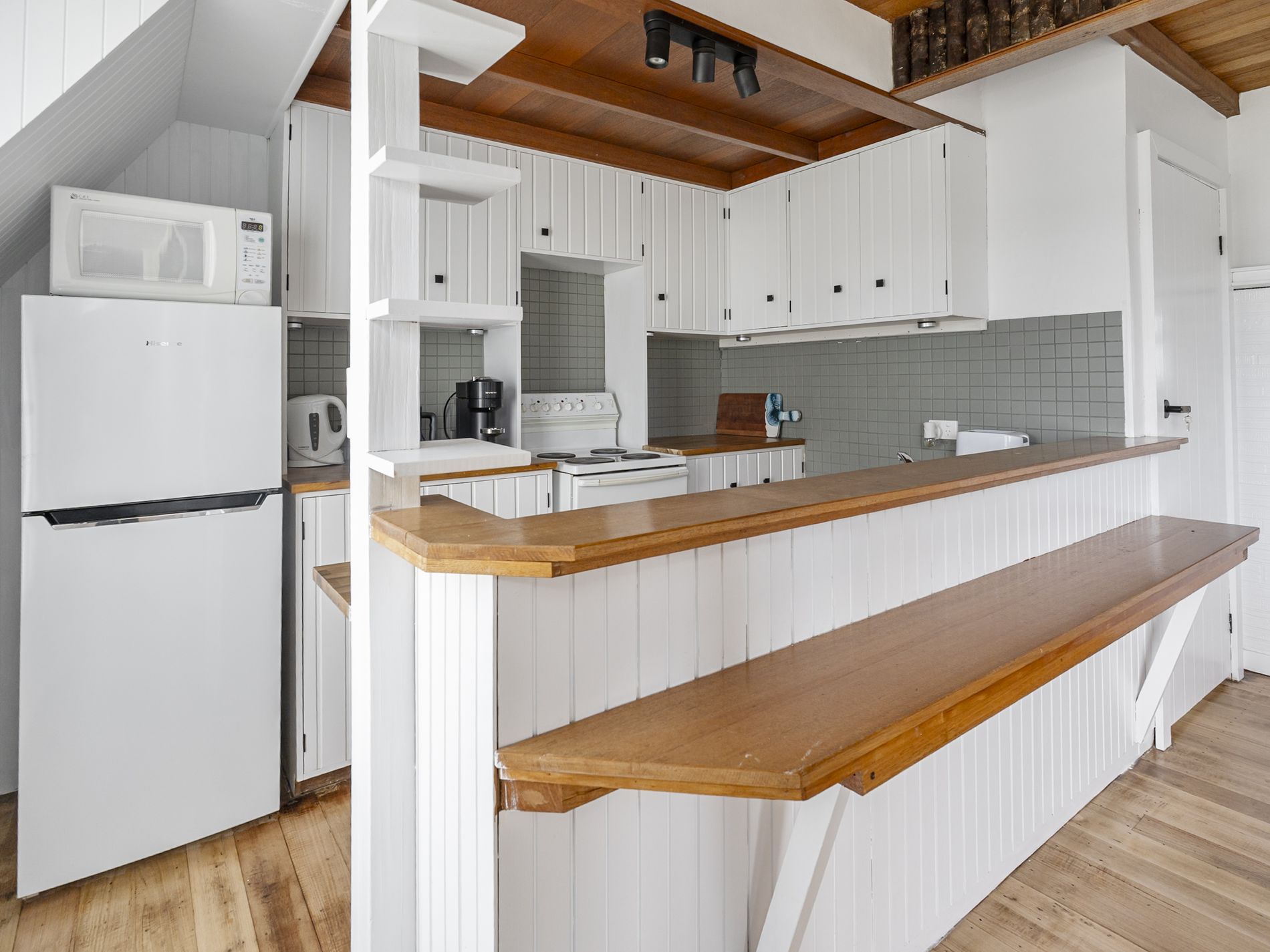 144 Kingfish Beach Road, Southport