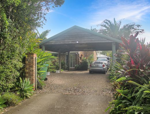 Fully Furnished 3 Bedroom Home with Tropical Pool image 16