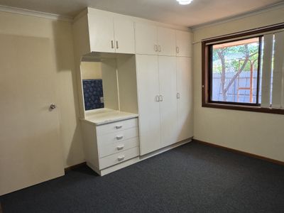 64 Clifton Boulevard, Griffith