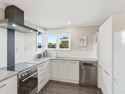 8 Dufek Crescent, Wigram