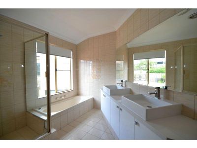 6 Parakeet Way, Coogee